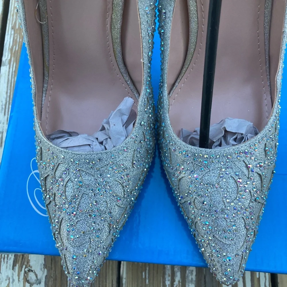 Pumps - Picture 7 of 11